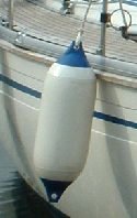 Fender auf Segelyacht